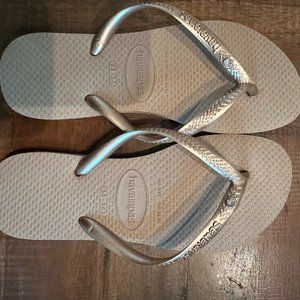 New Kid's Havaianas Gold with Diamond Accent sz 3/4Y Flip Flops